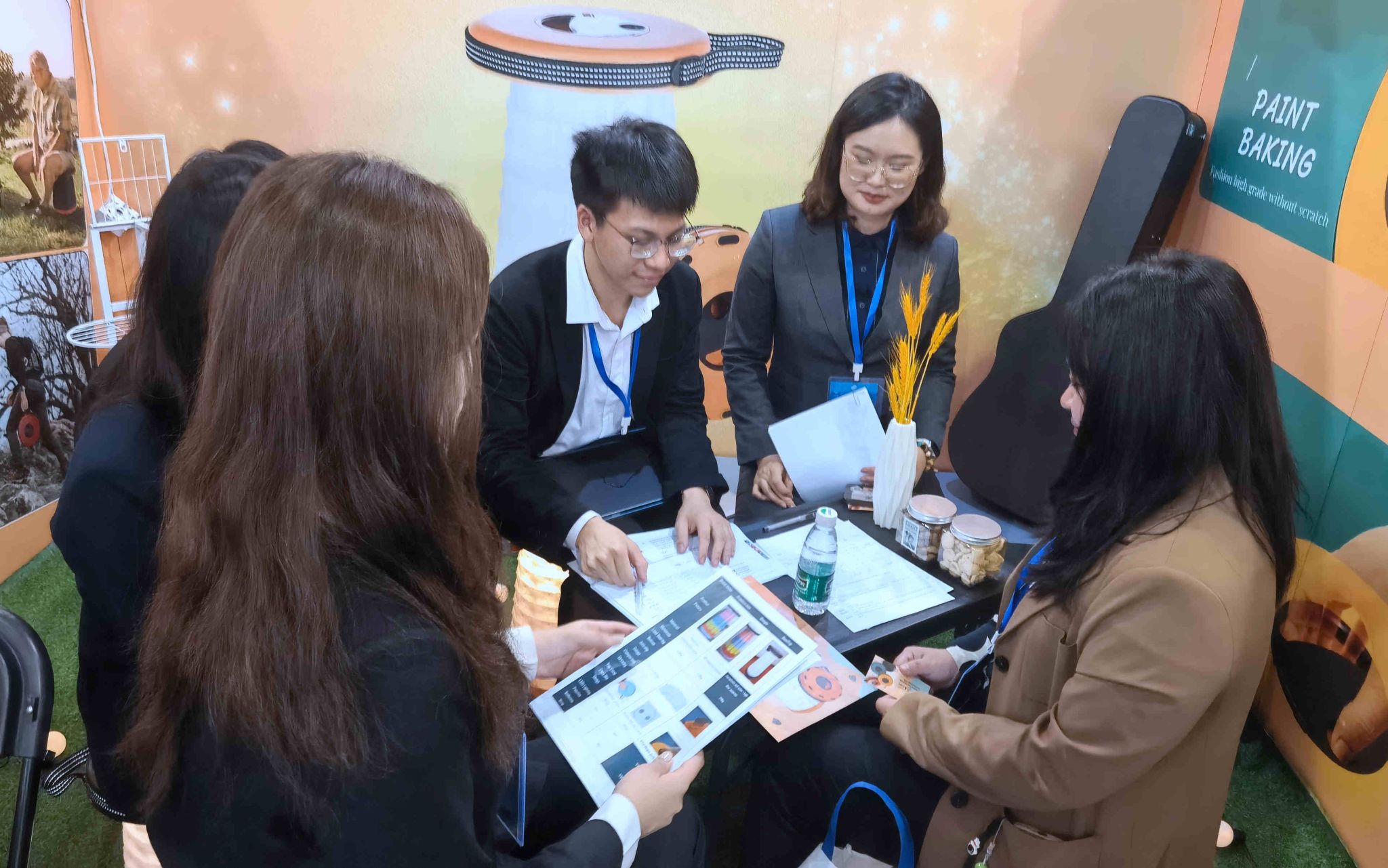 折叠凳谈判_副本.jpg 折叠凳谈判_副本.jpg